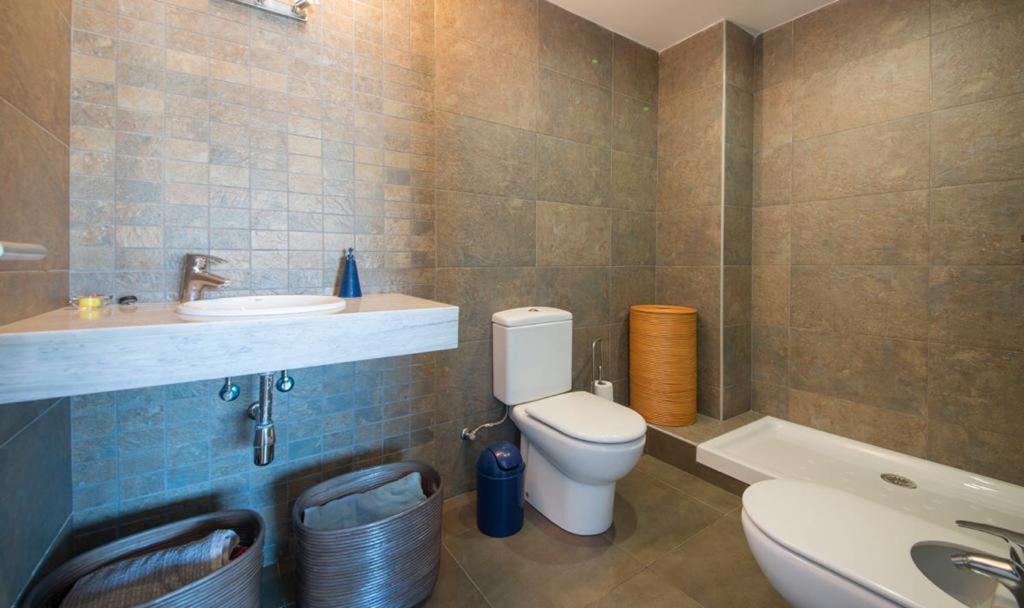 Magnificent Apartment Close To The Beach Сант Адриа де Бесос Екстериор снимка