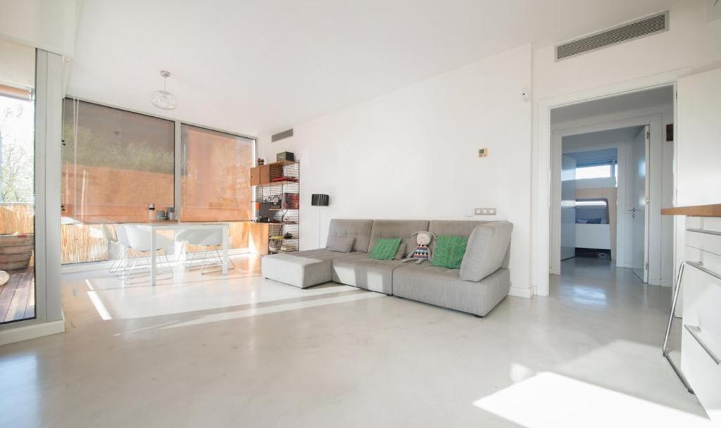 Magnificent Apartment Close To The Beach Сант Адриа де Бесос Екстериор снимка