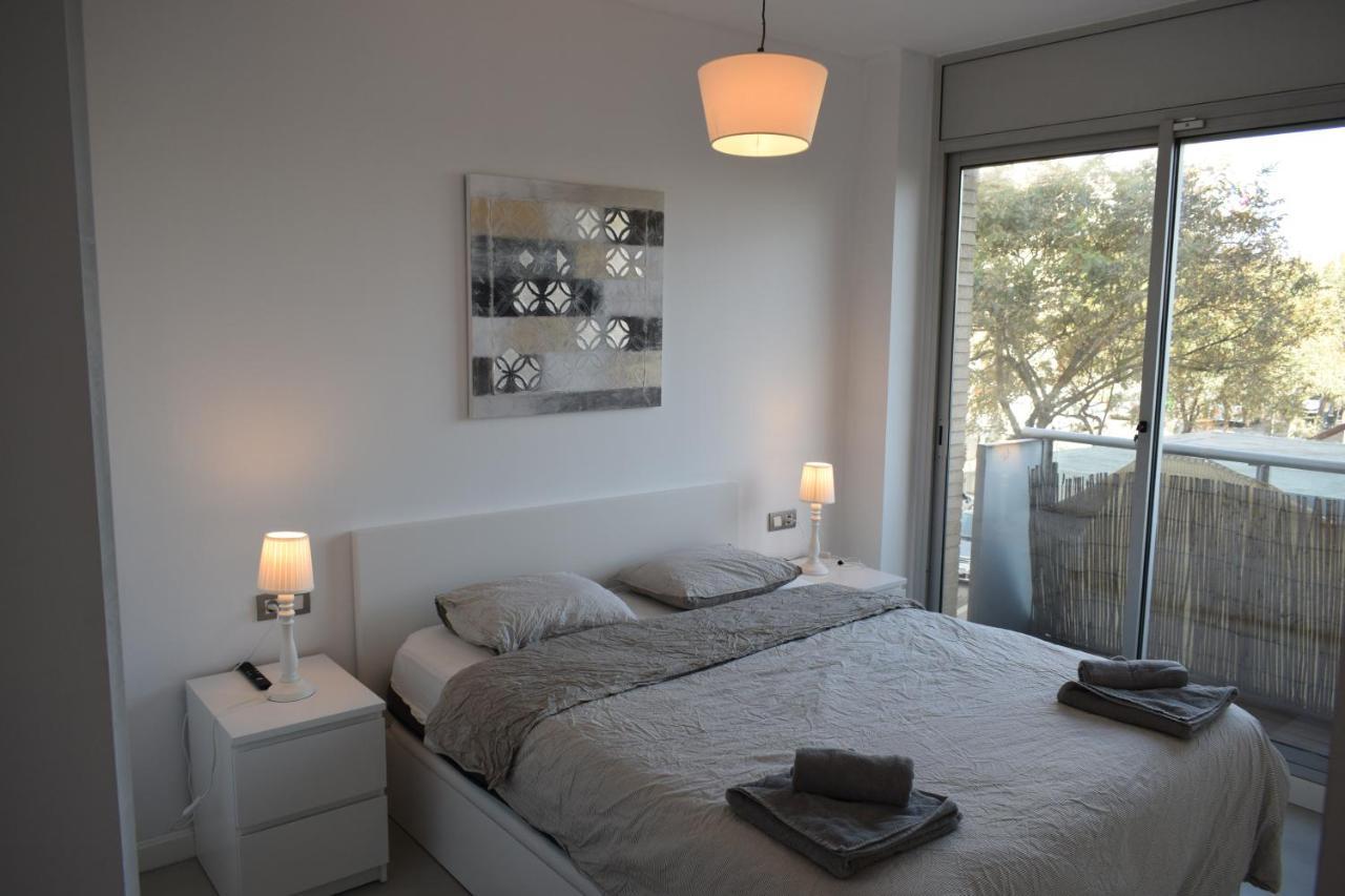 Magnificent Apartment Close To The Beach Сант Адриа де Бесос Екстериор снимка