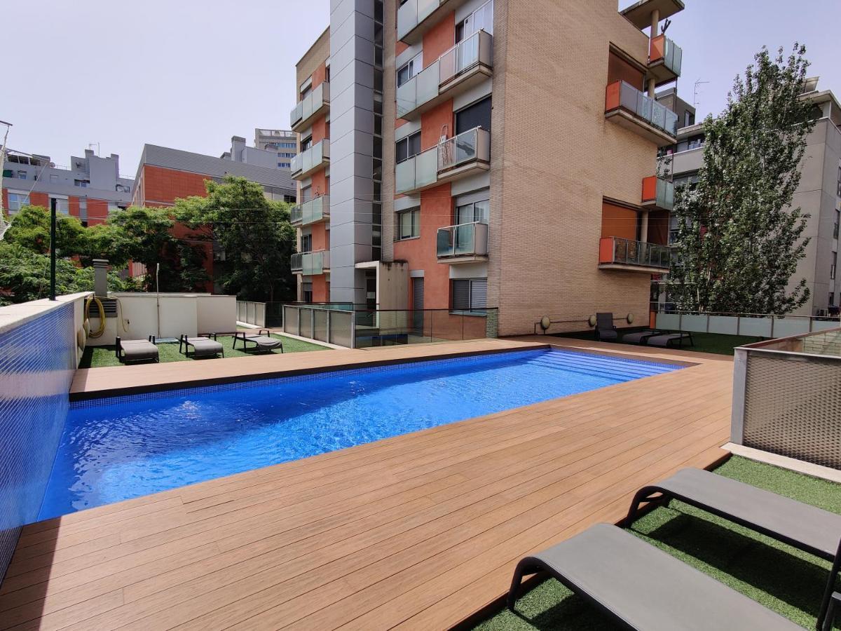Magnificent Apartment Close To The Beach Сант Адриа де Бесос Екстериор снимка